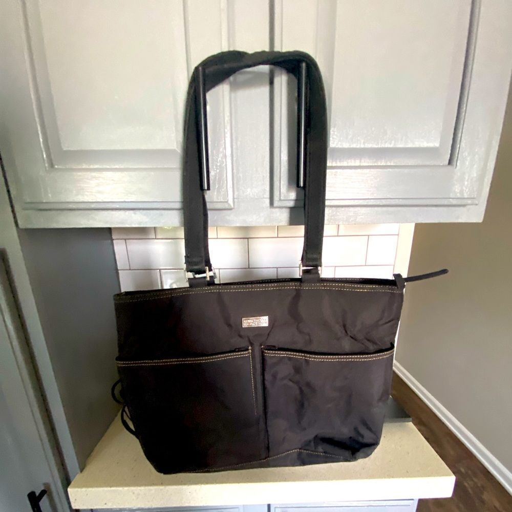 Woman’s Kenneth Cole shoulder bag/purse, holds everything!